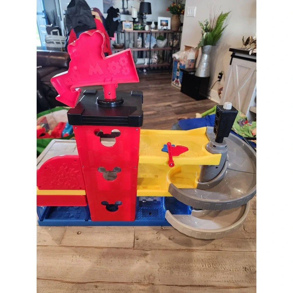 Mickey Mouse Ready to Race Garage Toy Car Race Disney